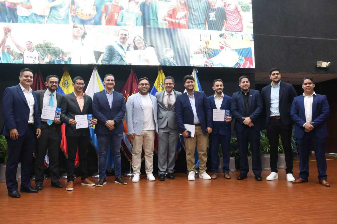 Alcaldia De San Diego Reconocio A 116 Jovenes Por Su Talento Constancia Y Compromiso En El Marco Del Dia De La Juventud