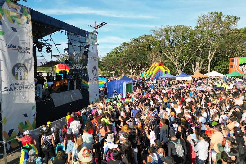 El Alcalde Leon Jurado Laurentin Invita A Los Carabobenos A Disfrutar De Los Carnavales Turisticos Playeros 2026