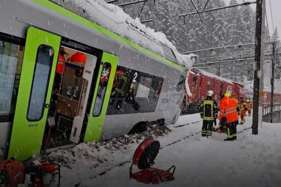 Un Tren Descarrila En Los Alpes Suizos En Medio De Una Alerta Por Aludes Y Deja 5 Heridos