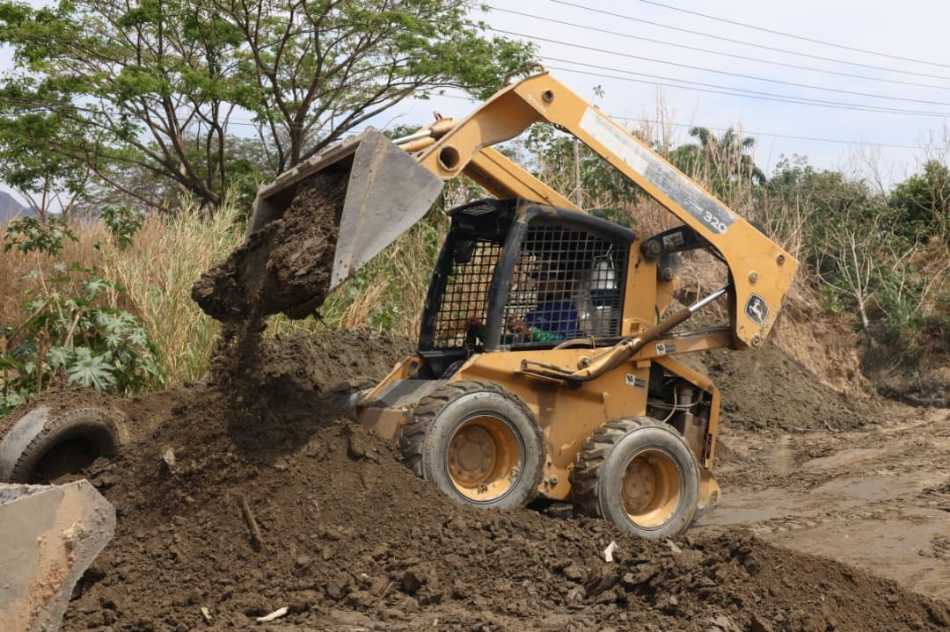 Cuadrillas De IAM Fumcosandi Avanzan En Trabajos De Mantenimiento En El Rio Cupira A La Altura Del Puente Amarillo
