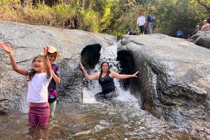 Ruta Turistica San Diego Sorprendente Llevo A 75 Excursionistas A Descubrir La Cascada Los Gavilanes Y El Pozo Piedra Corazon