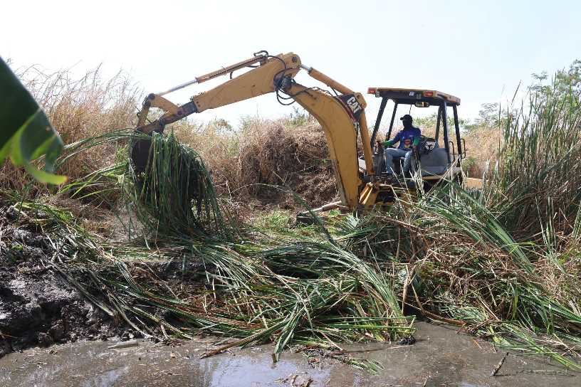 IAM Fumcosandi Despliega Jornadas De Mantenimiento Preventivos En Drenajes Ante La Temporada De Lluvias
