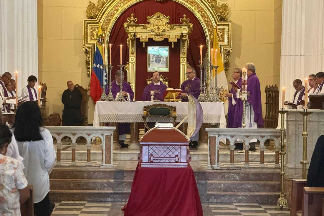 En La Vida Y En La Muerte Somos Del Senor El Clero De Valencia Despide A Monsenor Nelson Martinez Rust