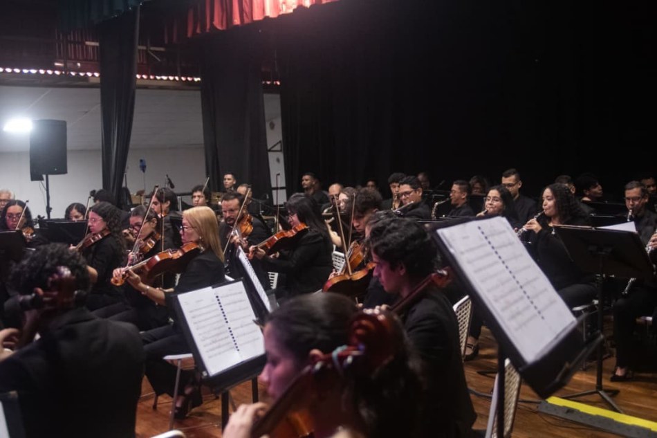 Orquesta Sinfonica De Carabobo Puso A Bailar Al Publico En Su Tributo Al Maestro Juan Luis Guerra