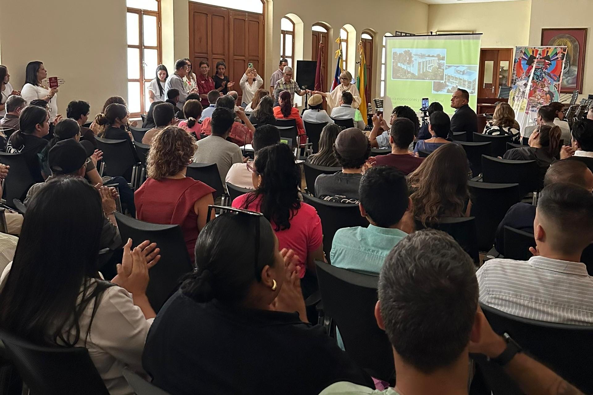 Rectorado De La UC Se Transforma En Territorios De