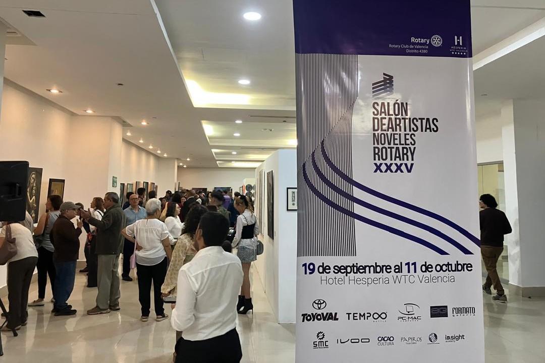 XXXV Salon De Artistas Noveles Rotary Exhibe Las P